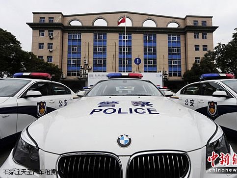 图为上海市公安局交 图为上海市公安局交