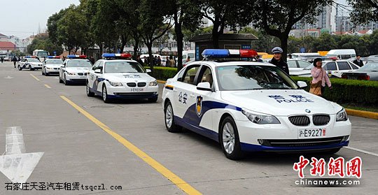 图为上海市“宝马”警车。
